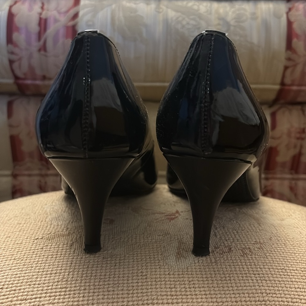 Tahari Glossy Black Peep Toe Heels - Picture 3 of 7